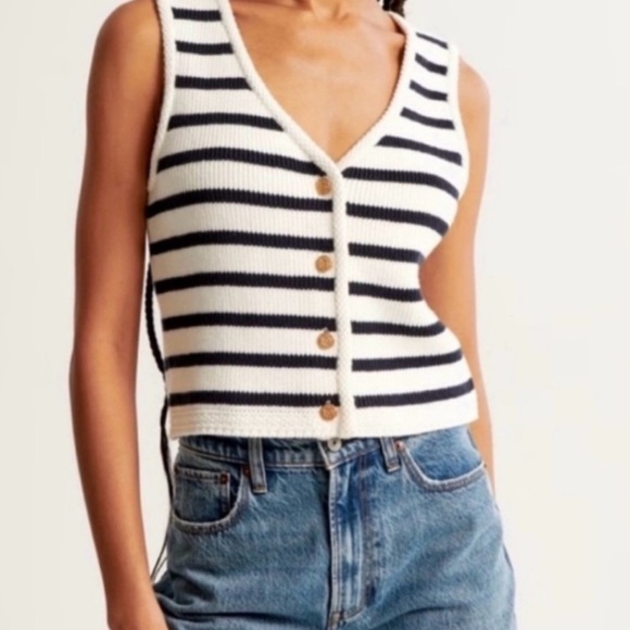 Abercrombie & Fitch Tops - Abercrombie & Fitch Sleeveless Knit Striped Top
